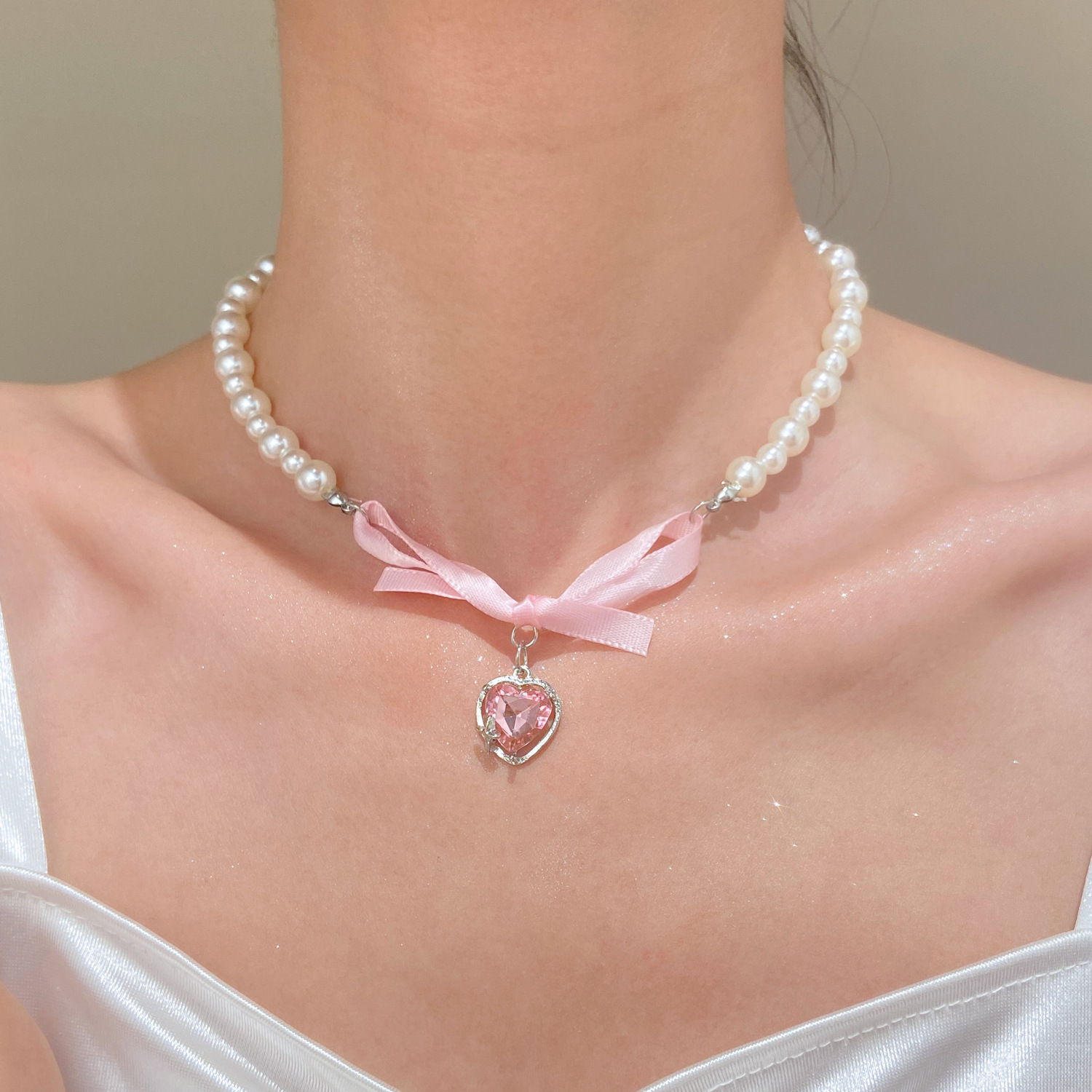 สร้อยคอไข่มุกจี้รูปโบว์สีชมพูโ - Pearl Trim Chain บทวิจารณ์และราคา